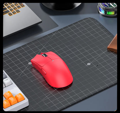 Mouse da gaming wireless ATTACK SHARK X11SE, tri-mode, ultraleggero 63g con sensore PAW3311, 22000 DPI, batteria 300mAh, doppio driver