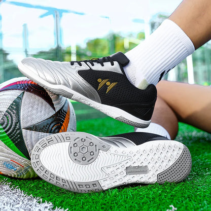 Kvalitní nové pánské fotbalové kopačky na trávu, vysoké futsalové tenisky, protiskluzová obuv na fotbalové zápasy, do haly i na venkovní sporty