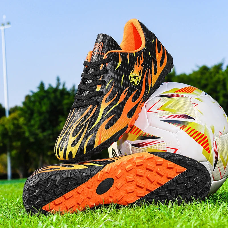 New Man Soccer Shoes Professional Football Boots Sneakers Comfortable Outdoor Match Match Boys Non-Slip Sports Shoes Unisex