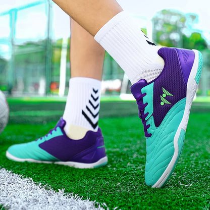 Kvalitní nové pánské fotbalové kopačky na trávu, vysoké futsalové tenisky, protiskluzová obuv na fotbalové zápasy, do haly i na venkovní sporty