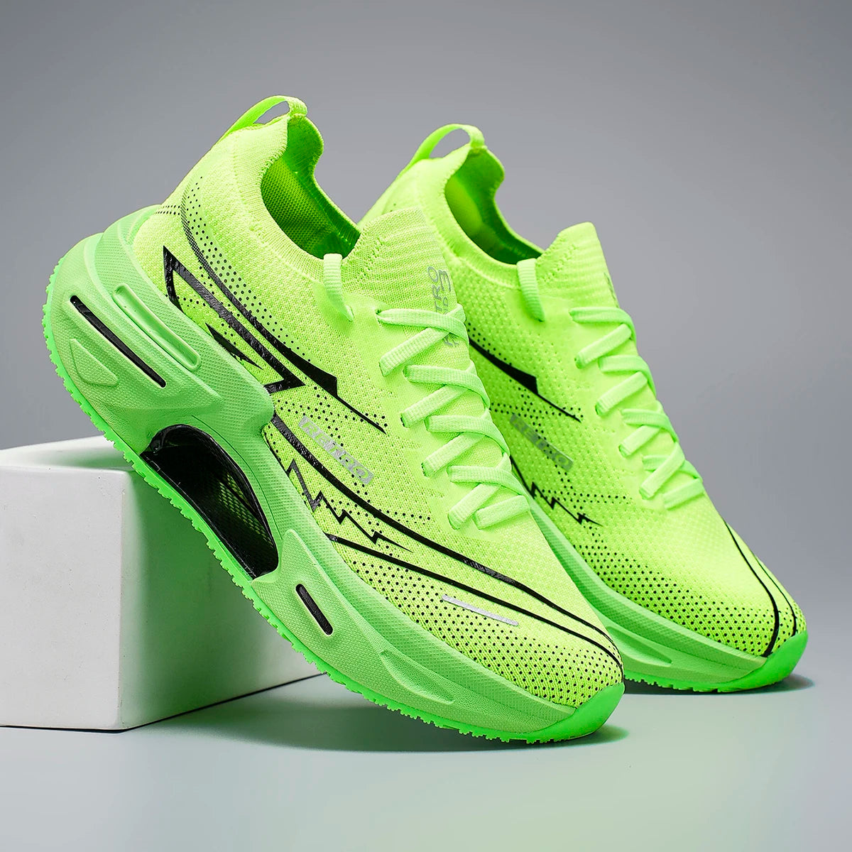 Unisex Sports Shoes Trendy Breathable Mesh Soft Sole Shock-absorbing Wear-resistant Teenagers Professional Running Shoes for Men