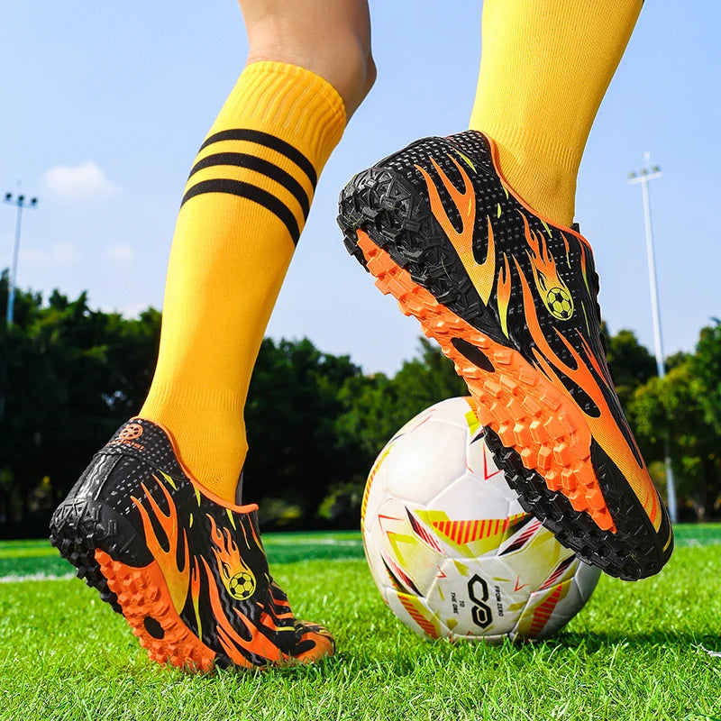 New Man Soccer Shoes Professional Football Boots Sneakers Comfortable Outdoor Match Match Boys Non-Slip Sports Shoes Unisex