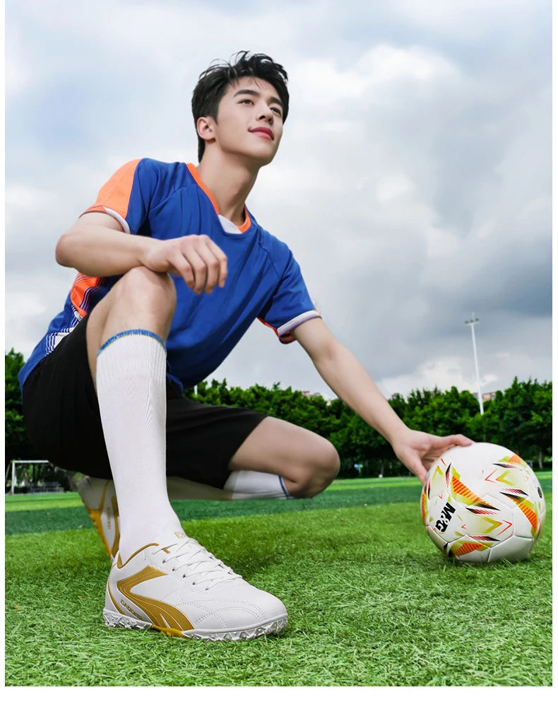 New Professional Men Soccer Shoes Adult Football Sneakers Indoor Futsal Ultralight Non-Slip Sport Wear-Resistant Footboot Boots