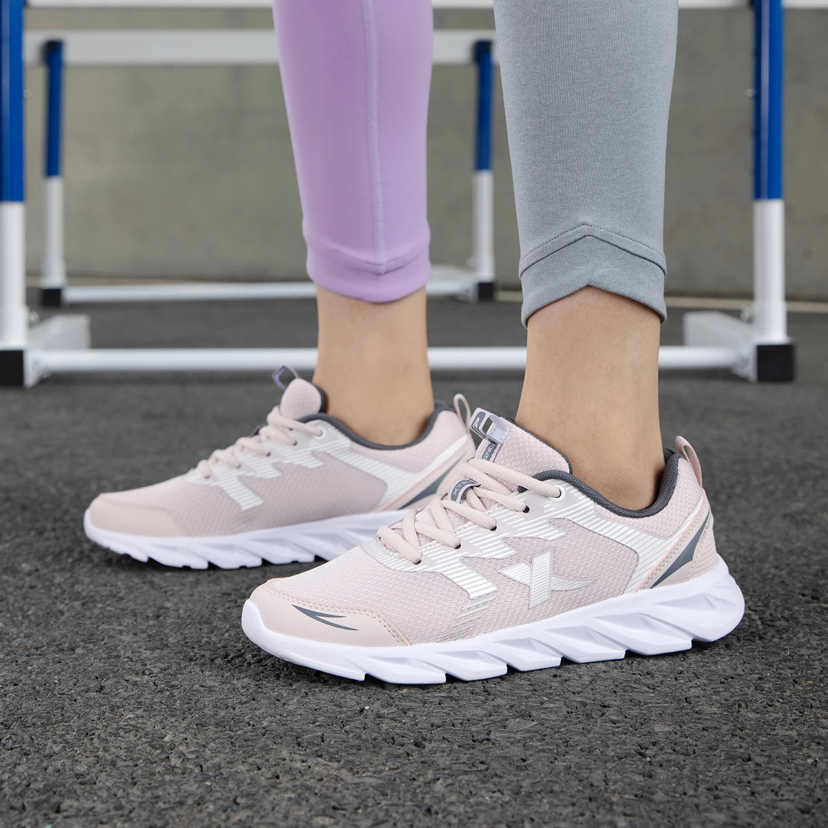 Xtep Women's Shoes Running Shoes Wear-resistant Casual Sports Shoes For Women Winter Tennis Female Sneakers White 879318110073