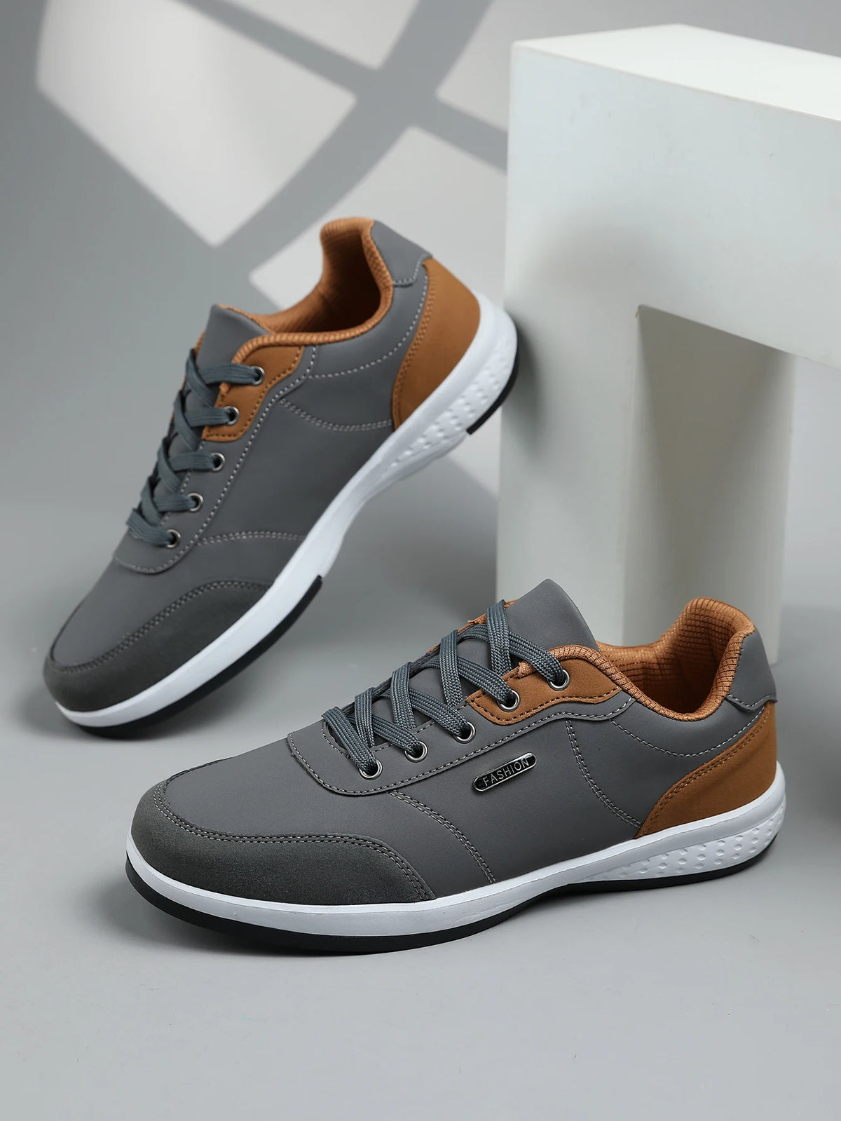 New Men's Four Seasons Waterproof Walking Shoes Casual Men Leather Sports Shoes Non-Slip Camping Shoes Shoes Men's Tennis Shoes