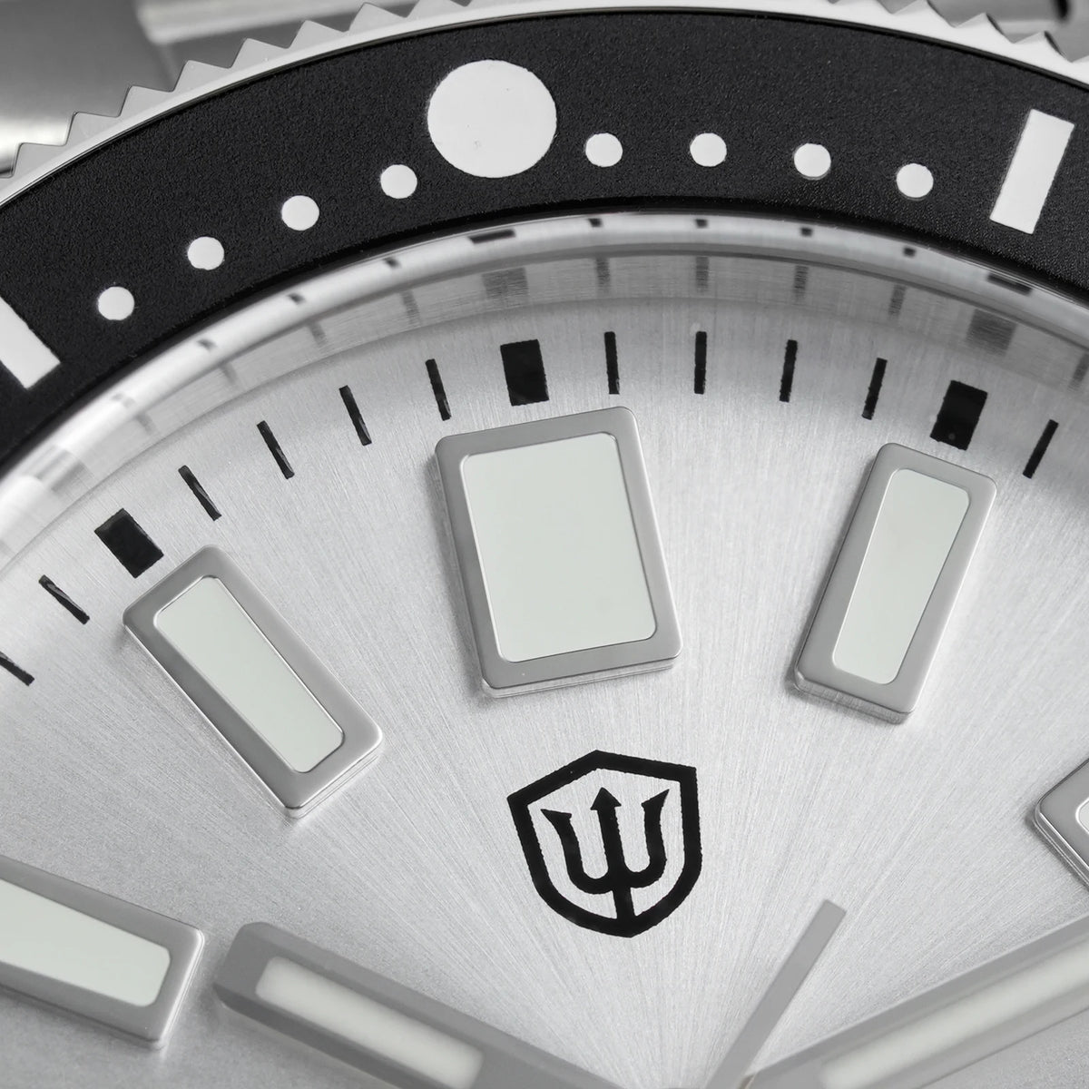WATCHDIVES WD1965 V2 Men’s Luxury Dive Watch VH31 Quartz, Sapphire Crystal, Stainless Steel & 200M Water Resistant
