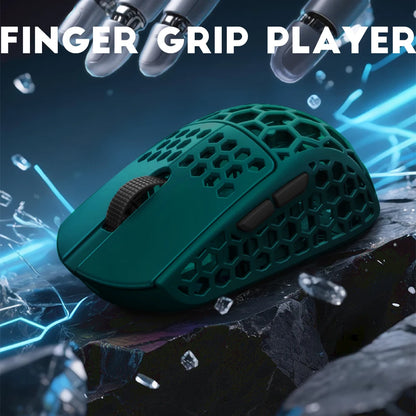 Mouse gaming wireless Darmoshark M5Air in fibra di carbonio forgiata 8K PAW3950 30K DPI per mani piccole, presa fingertip, macro di gioco, ultraleggero